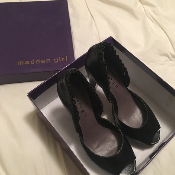 Madden Girl: Black Open-Toed Heels - Picture 7 of 11